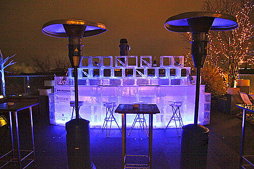 Zum Schmelzen schön: Die Eisbar auf dem Dach des Bayerischen Hof.