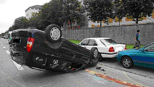 Glück im Unglück: Fahrer und Beifahrerin wurden nur leicht verletzt.
