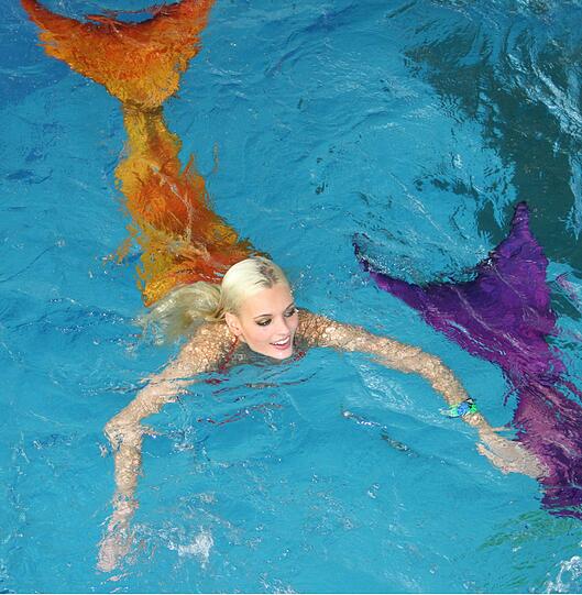 Nicht nur hübsch, sondern auch flink im Wasser mussten die Teilnehmerinnen sein.