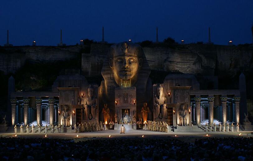 Stadion- Spektakel "AIDA" mit Maestro Placido Domingo als Dirigent.