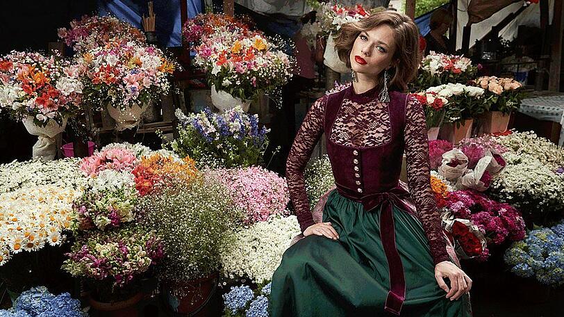 Designerin Kinga Mathe entwirft jedes Jahr ein Luxus-Dirndl: So sieht das Modell 2019 aus