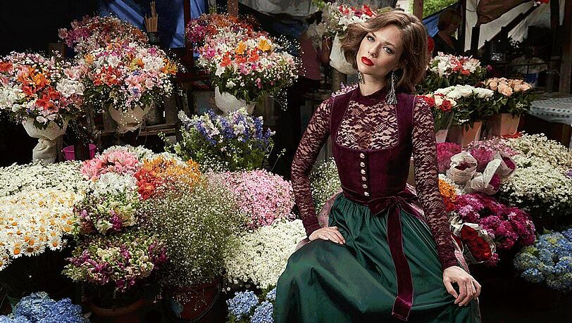 Designerin Kinga Mathe entwirft jedes Jahr ein Luxus-Dirndl: So sieht das Modell 2019 aus Designerin Kinga Mathe entwirft jedes Jahr ein Luxus-Dirndl: So sieht das Modell 2019 aus