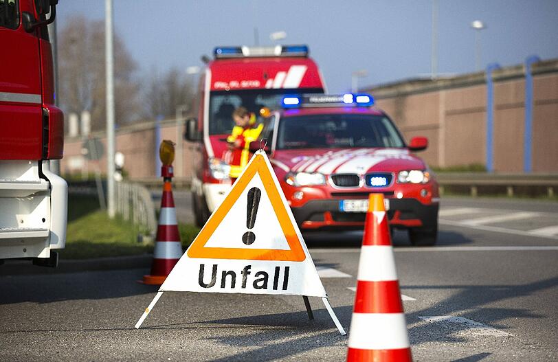 Die Feuerwehr war auf der Fahrt zu einem Einsatz, als sie den Unfall mitbekam.