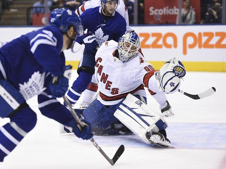 David Ayres kam als Notfalltorwart bei den Carolina Hurricanes zum Einsatz.