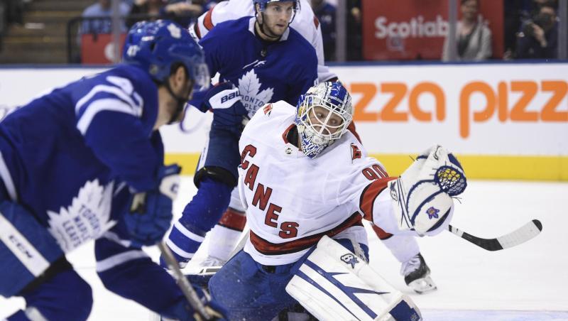 David Ayres kam als Notfalltorwart bei den Carolina Hurricanes zum Einsatz. David Ayres kam als Notfalltorwart bei den Carolina Hurricanes zum Einsatz.