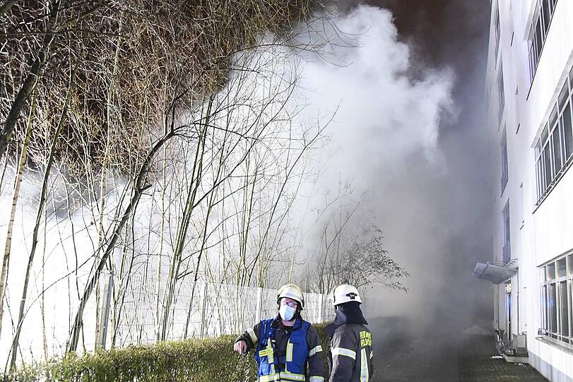 Bilder vom nächtlichen Feuerwehreinsatz in Aschheim.