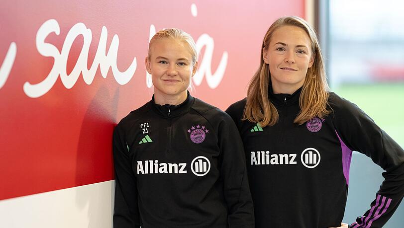 Bayern Münchens Spielerinnen Pernille Harder (l) und Magdalena Eriksson.