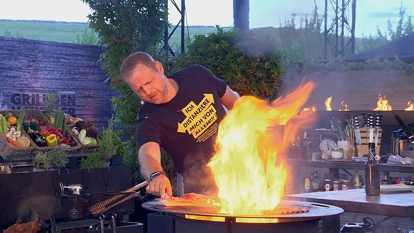 Am Einsatz liegt's nicht. "Ich bin heiß wie Frittenfett." Und entsprechend lässt Mario Barth auch die Flammen am Grill lodern. Am Einsatz liegt's nicht. "Ich bin heiß wie Frittenfett." Und entsprechend lässt Mario Barth auch die Flammen am Grill lodern.