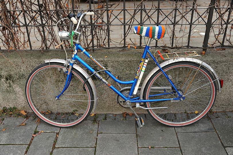 Guerilla-Knitter in Action: So wird München mit Strick verziert. Die Bilder