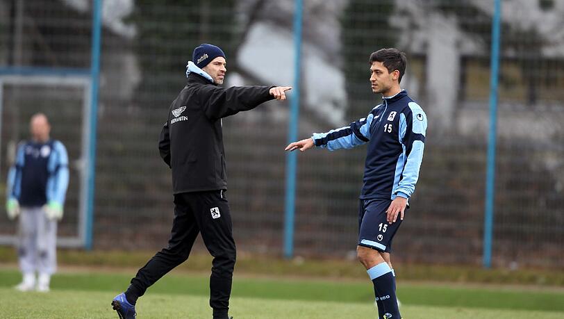 Insgesamt haben acht Spieler am "freien" Freitag trainiert: Ola Kamara, Rob Friend, Malik Fathi, Michael Netolitzky, Korbinian Vollmann, Grzegorz Wojtkowiak, Christopher Schindler und Moritz Stoppelkamp. Hier die Trainingsbilder. Insgesamt haben acht Spieler am "freien" Freitag trainiert: Ola Kamara, Rob Friend, Malik Fathi, Michael Netolitzky, Korbinian Vollmann, Grzegorz Wojtkowiak, Christopher Schindler und Moritz Stoppelkamp. Hier die Trainingsbilder.