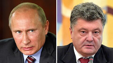 Der ukrainische Präsident Petro Poroschenko (r.) ordnete am Samstag an, die Finanzierung von Staatsbetrieben und Behörden in dem Bürgerkriegsgebiet zu stoppen sowie Mitarbeiter in andere Landesteile zu verlegen. Kremlchef Wladimir Putin ist empört.