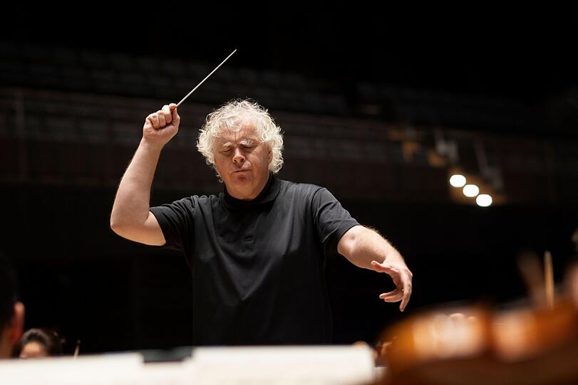 Simon Rattle bei einer Probe in der Isarphilharmonie.