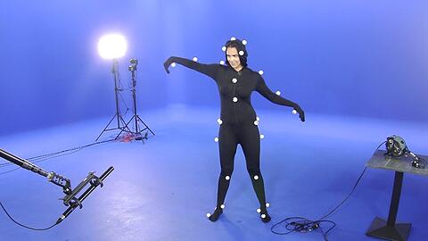 Esther Sedlaczek bringt ihrem Avatar Mimik, Bewegung und Sprache bei.