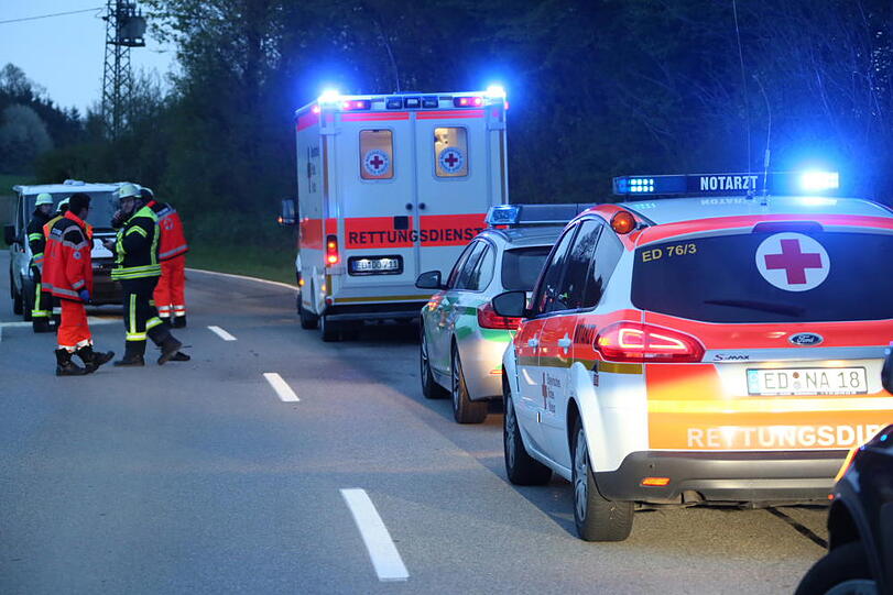 Tragisches Ende einer Partynacht: Ein Mann schlief auf der Straße ein und wurde überfahren. Bilder vom Unfallort.