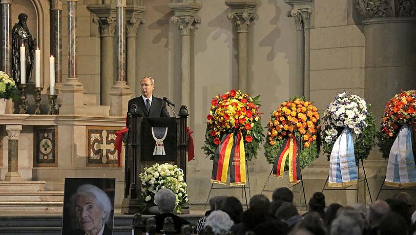 Hildegard Hamm Brüchers Sohn Florian Hamm hielt eine sehr persönliche Trauerrede in der Lukaskirche. Hildegard Hamm Brüchers Sohn Florian Hamm hielt eine sehr persönliche Trauerrede in der Lukaskirche.