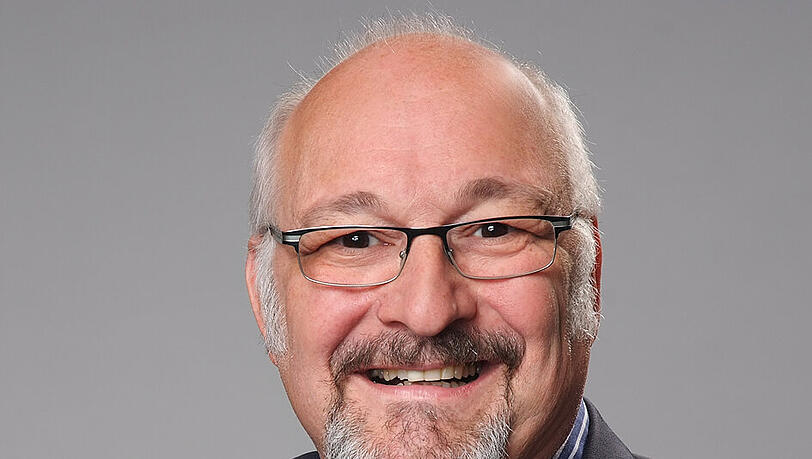 Der 58-jährige Badener Publizist und Friedensaktivist Jürgen Gräßlin. Das Buch von Jürgen Grässlin, Daniel M. Harrich, Danuta Harrich-Zandberg: „Netzwerk des Todes – Die kriminellen Verflechtungen von Waffenindustrie und Behörden“ erscheint bei Heyne nächste Woche. Der 58-jährige Badener Publizist und Friedensaktivist Jürgen Gräßlin. Das Buch von Jürgen Grässlin, Daniel M. Harrich, Danuta Harrich-Zandberg: „Netzwerk des Todes – Die kriminellen Verflechtungen von Waffenindustrie und Behörden“ erscheint bei Heyne nächste Woche.