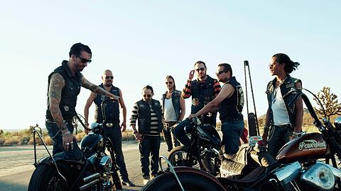 Immer geradeaus durch Amerika knattern. Stefan Buehler (2. v. l.) und The BossHoss beim Dreh ihres Videos zu &bdquo;Do It&ldquo;.