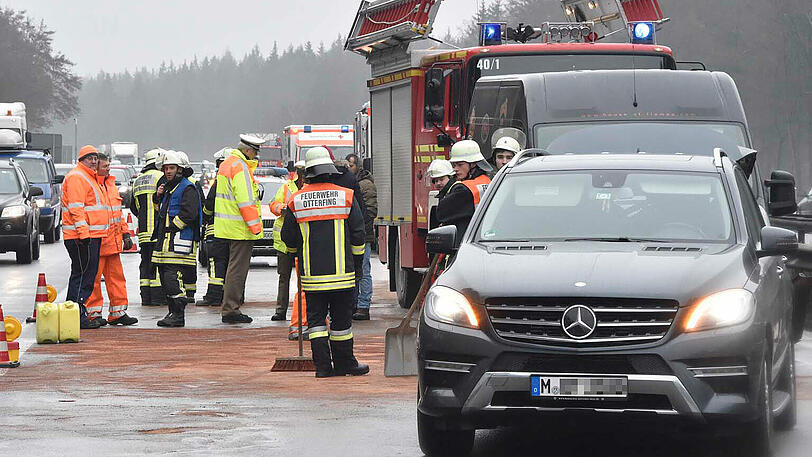 Unfall auf der A8 beim Holfoldinger Forst. Die Bilder.