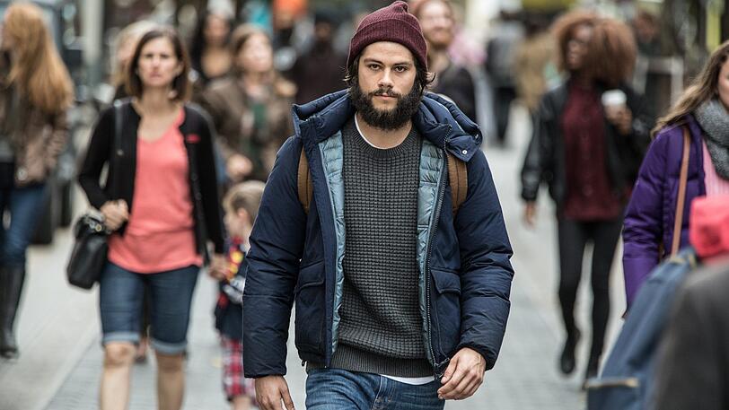 Nach dem gewaltsamen Tod seiner Freundin ändert sich für Mitch (Dylan O&rsquo;Brien) alles.