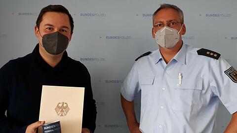 Timur Khamzin (l.) und Polizeidirektor Michael Rupp.
