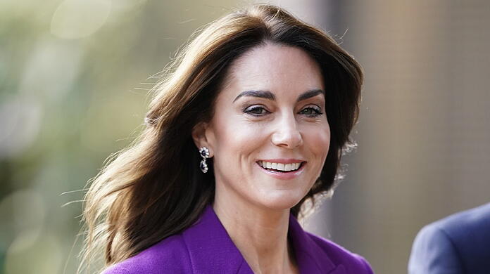 Prinzessin Kate lächelt bei ihrer Ankunft zum Nationalen Symposium "Shaping Us" vom königlichen Stiftungszentrum "Early Childhood".
