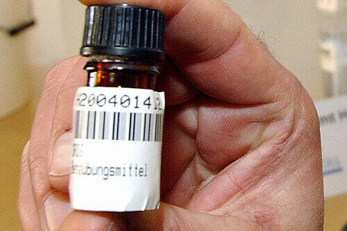 Schwunghafter Handel mit der gefährlichen Droge GBL wird einem mittelfränkischen Chemie-Großhändler vorgeworfen.