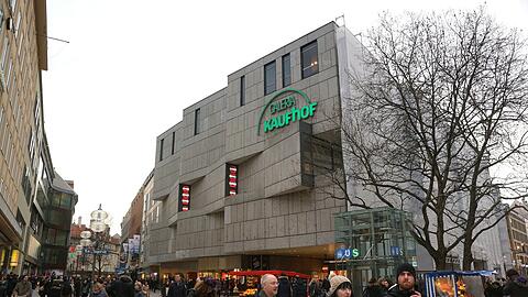 Als Gebäude zwar umstritten, für die Eigentümer aber mittlerweile eine wahre Goldgrube: der Galeria Kaufhof am Marienplatz.