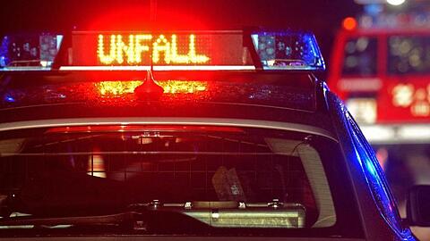 Ein 58-Jähriger verursachte am Samstag einen Unfall mit sechs Verletzten. (Symbolbild)