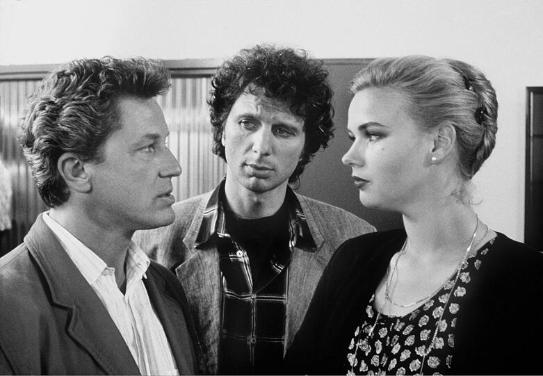 Die Hauptkommissare Ivo Batic (Miro Nemec, l) und Franz Leitmayr (Udo Wachtveitl) bedienen sich in der Folge "Tatort: Und die Musi spielt dazu" der Hilfe von Nelle Hinrich (Veronica Ferres), um die Volksmusikszene kennenzulernen.