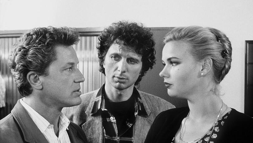 Die Hauptkommissare Ivo Batic (Miro Nemec, l) und Franz Leitmayr (Udo Wachtveitl) bedienen sich in der Folge "Tatort: Und die Musi spielt dazu" der Hilfe von Nelle Hinrich (Veronica Ferres), um die Volksmusikszene kennenzulernen.