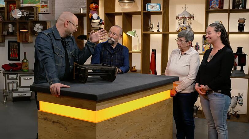 Moderator Horst Lichter stand vor einem Rätsel: "Was könnte das denn sein?" Moderator Horst Lichter stand vor einem Rätsel: "Was könnte das denn sein?"