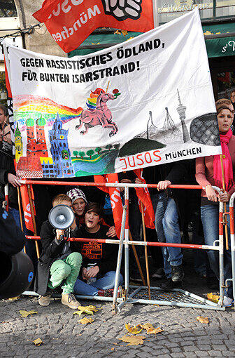 Etwa 20 Kundgebungsteilnehmer, über 1.000 Polizisten und insgesamt etwa 1.500 Gegendemonstranten: Das ist die Bilanz vom Münchner Demo-Samstag.