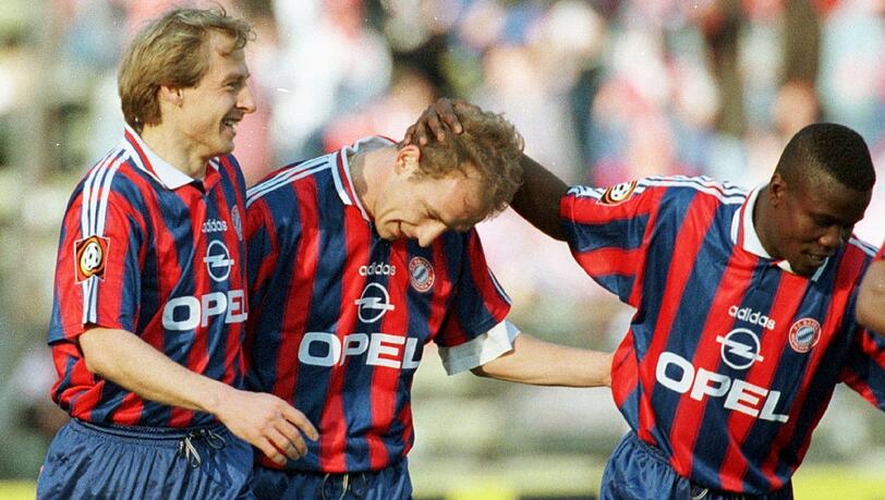 Mario Basler (M.) zusammen mit Jürgen Klinsmann (l.) und Samuel Kuffour im Trikot des FC Bayern. Mario Basler (M.) zusammen mit Jürgen Klinsmann (l.) und Samuel Kuffour im Trikot des FC Bayern.