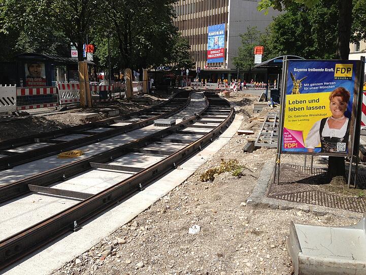 Aufgerissen: Die Trambahngleise werden in Haidhausen derzeit saniert. So sieht's vom Orleansplatz bis zur Wörthstraße aus.