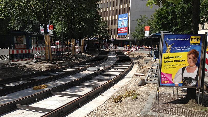Aufgerissen: Die Trambahngleise werden in Haidhausen derzeit saniert. So sieht's vom Orleansplatz bis zur Wörthstraße aus. Aufgerissen: Die Trambahngleise werden in Haidhausen derzeit saniert. So sieht's vom Orleansplatz bis zur Wörthstraße aus.