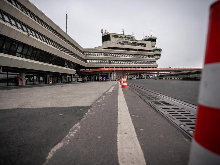 Gähnende Leere am Flughafen Tegel in Berlin. Über eine vorübergehende Schließung des Airports wegen der Korona-Krise wurde noch nicht entschieden.