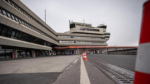 Gähnende Leere am Flughafen Tegel in Berlin. Über eine vorübergehende Schließung des Airports wegen der Korona-Krise wurde noch nicht entschieden.