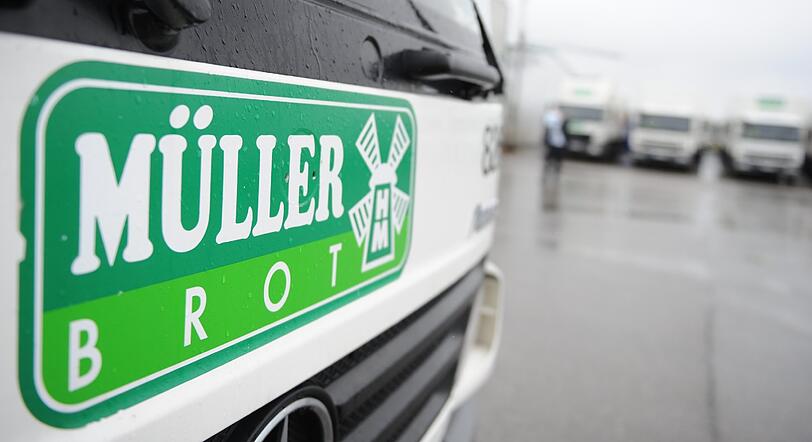 Die vorerst stillgelegte Großbäckerei Müller-Brot in Neufahrn hofft auf einen Neustart. Die Produktionsanlagen werden am Montag erneut von den Gesundheitsbehörden überprüft.