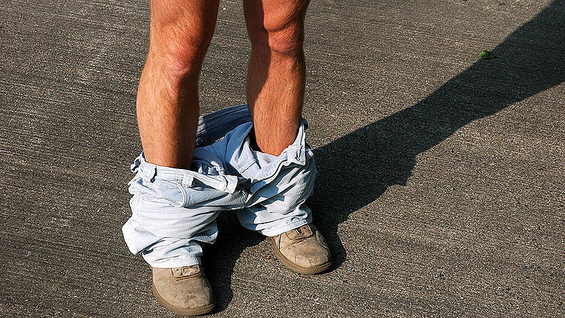 Exhibitionist RELAUNCH Symbolbild Symbolfoto
