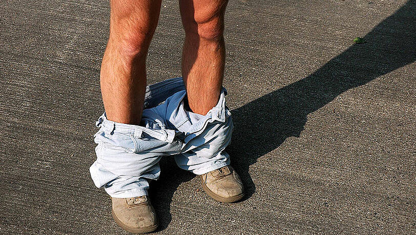 Exhibitionist RELAUNCH Symbolbild Symbolfoto Exhibitionist RELAUNCH Symbolbild Symbolfoto