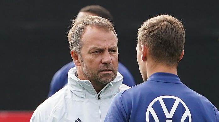 Hansi Flick will ein persönliches Gespräch mit Joshua Kimmich über die Impf-Debatte führen.