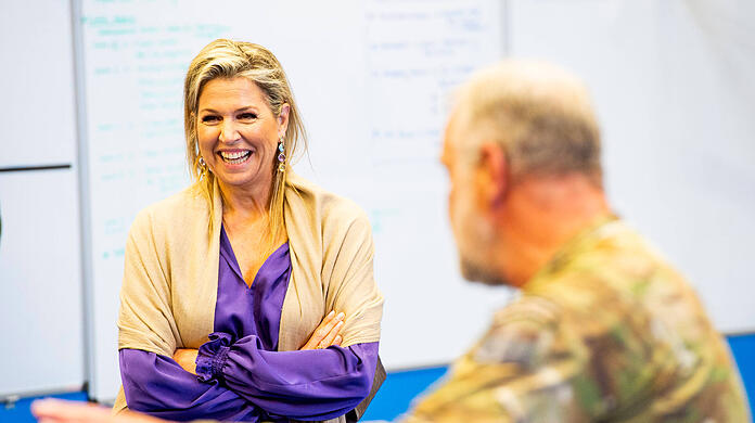 Königin Máxima bei ihrem Besuch der  "Defense Para School".