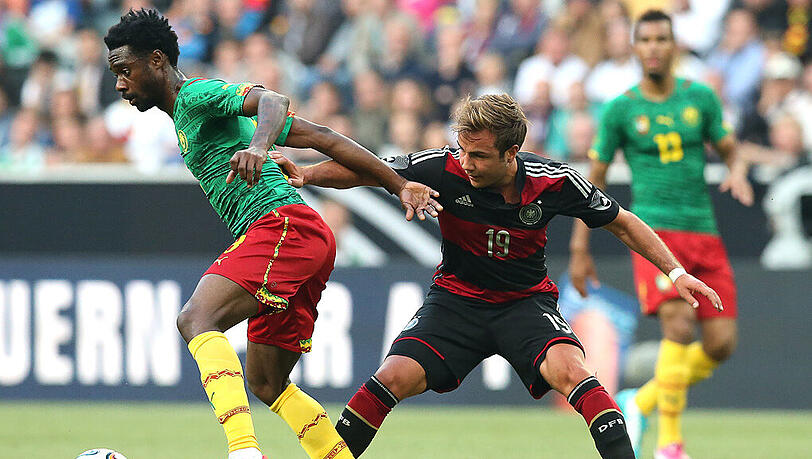 Mario Götze, hier im Zweikampf mit Moukandjo, konnte sich gegen Kamerun selten gut in Szene setzen. Mario Götze, hier im Zweikampf mit Moukandjo, konnte sich gegen Kamerun selten gut in Szene setzen.