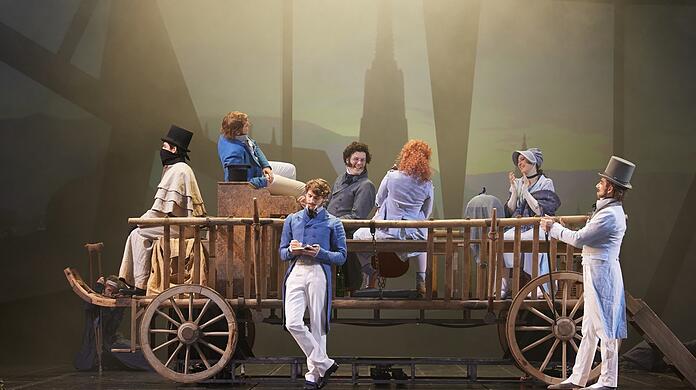 Mit Schubert (Daniel Prohaska, am Klavier) auf der Reise nach Atzenbrugg: Johannes Thumser (Kutscher), Alexandros Tsilogiannis (Franz von Tassié), Daniel Gutmann (Nepumuk Feder), Anna-Katharina Tonauer (Caroline Helmer), Andreja Zidaric (Louise Lautner) und Timos Sirlantzis (Johann Michael Vogl).