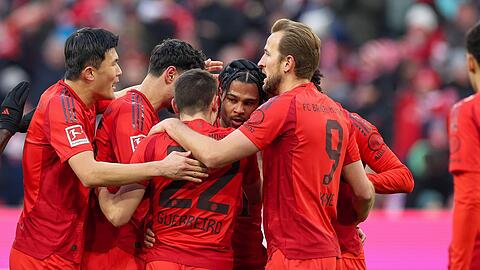 Harry Kane und Serge Gnabry sorgten mit ihren Toren für den Bayern-Sieg, auch wenn am Ende noch ein bisschen gezittert werden musste.