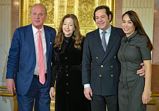 Eine Feier im engsten Familienkreis: Vicky Leandros (2. v .l.) mit Ex-Mann Enno von Ruffin (l.), Sohn Leandros "Leo" von Ruffin und Schwiegertochter Lena.