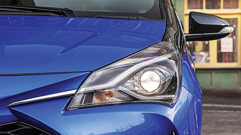 Das LED-Tagfahrlicht ist beim Yaris jetzt in die Frontleuchten integriert.