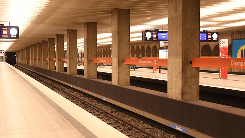 Der U-Bahnhof am Olympiazentrum. Am Sonntagfrüh ist hier