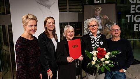 Die SPD hat den Regine-Hildebrandt-Preis verliehen - unter anderem an die Omas gegen Rechts aus Bamberg.