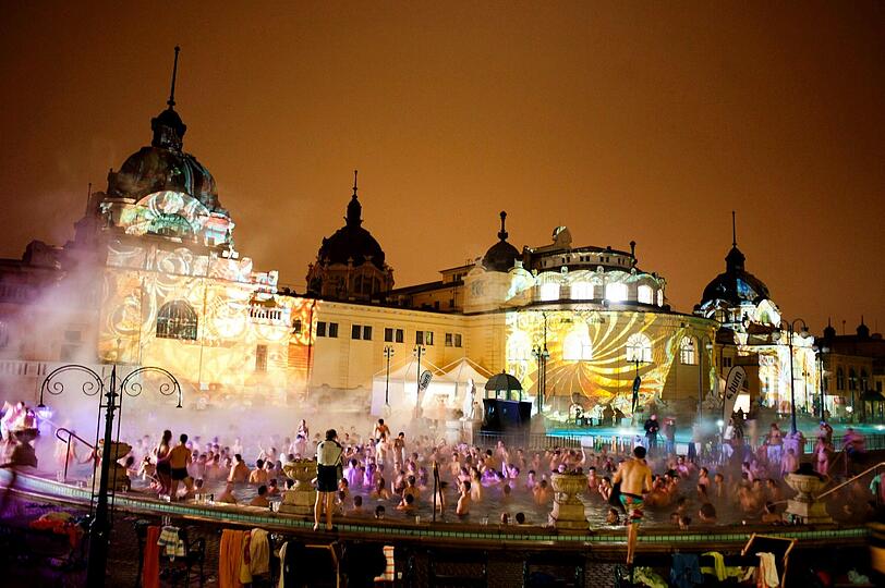 Viel nackte Haut: Bei den 4. "Night of Baths?"in Budepest ging?s wieder richtig heiß her.
